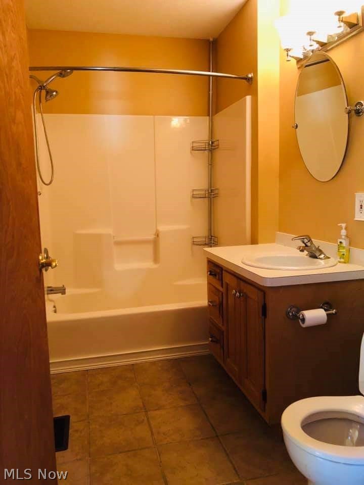 117 Vineyard Road Avon Lake, OH 44012 - Photo 4 of 18 Gallery Image 4