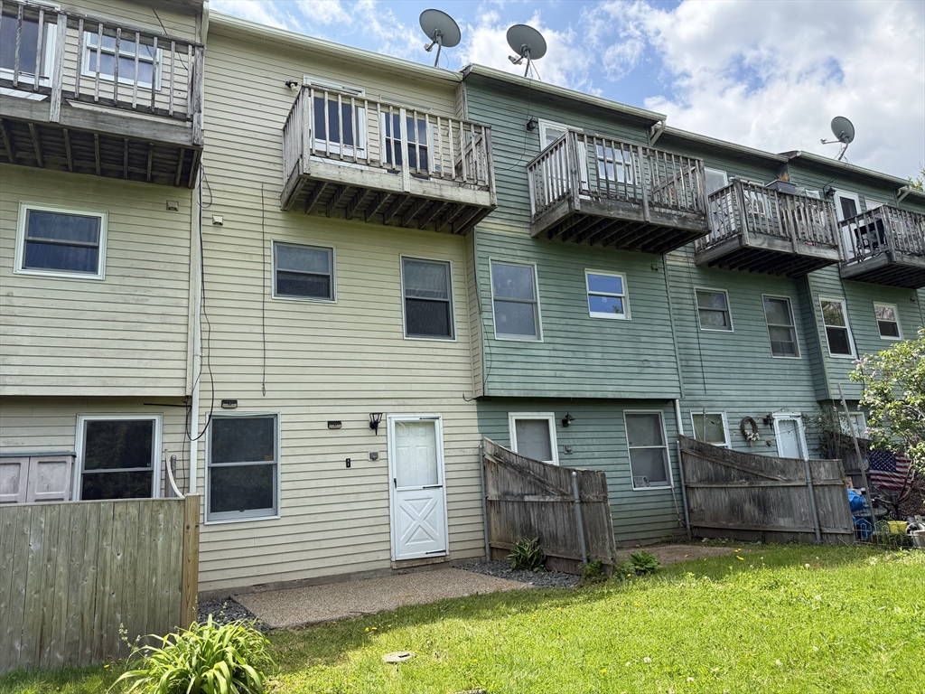 17 Bixby Road, Unit 5 Spencer, MA 01562 - Photo 2 of 6