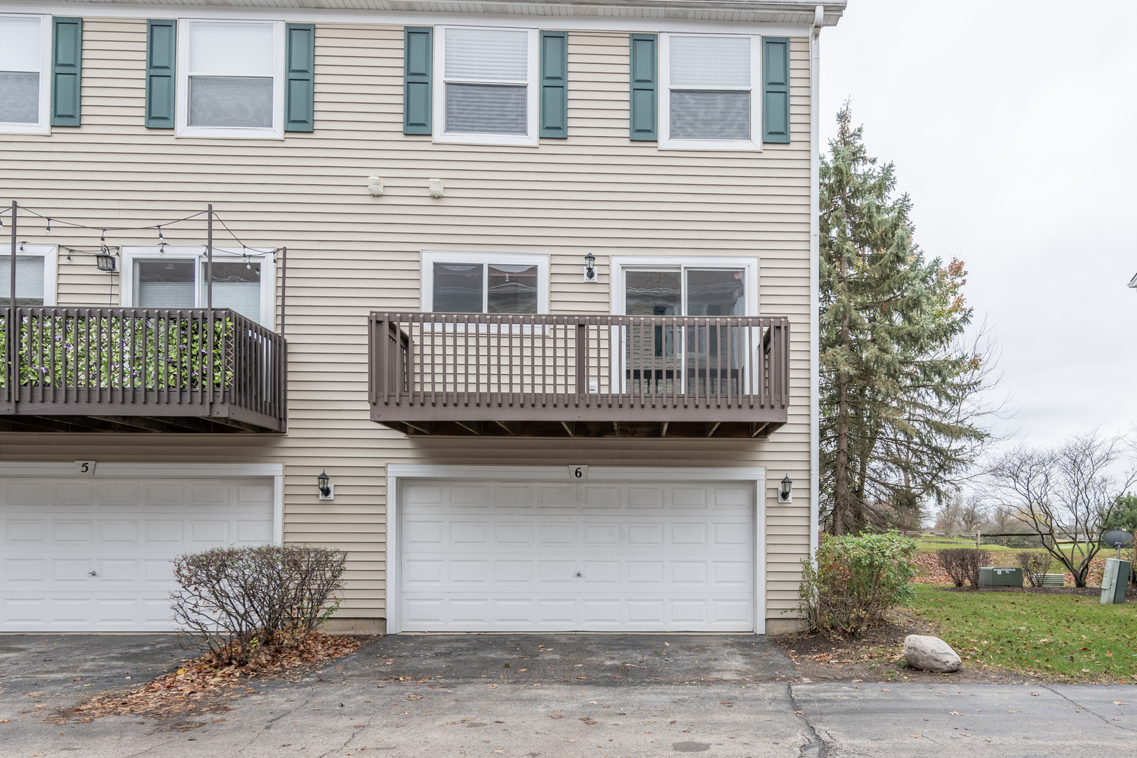 2430 Courtyard Circle, Unit 6 Aurora, IL 60506 - Photo 27 of 28 a front view of a house