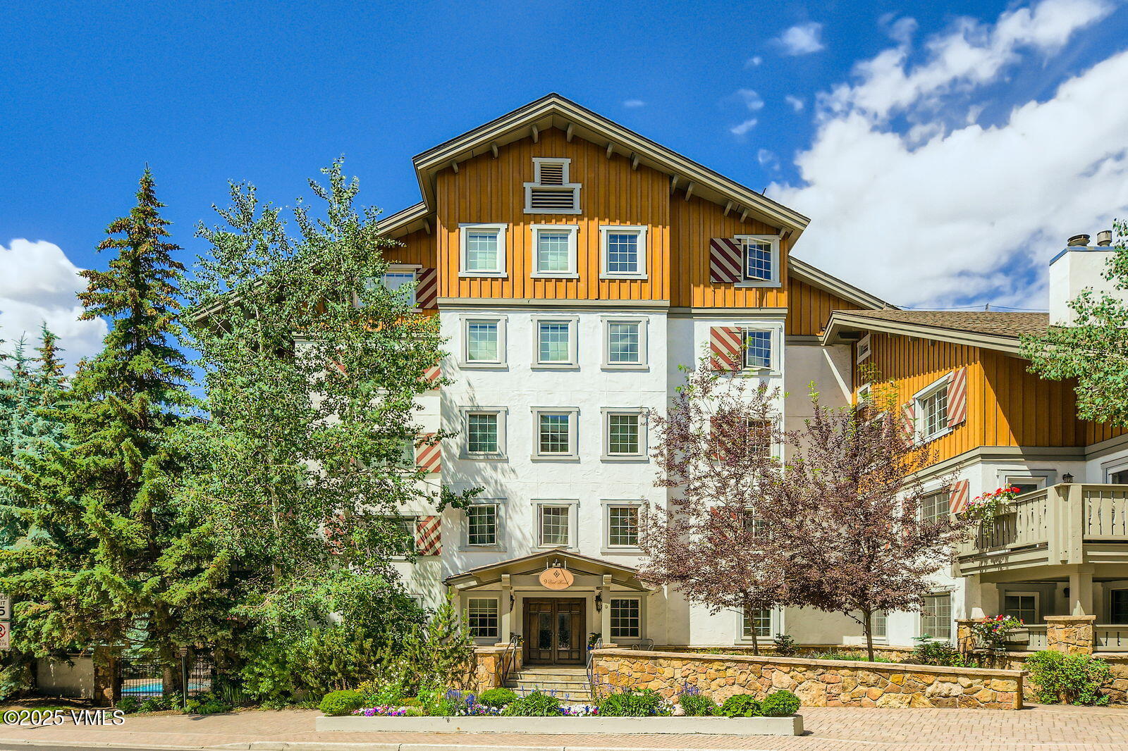 9 Vail Road, Unit 16 Vail, CO 81657 - Photo 2 of 24 9 Vail Road #16 - Web Quality - 001 - 01