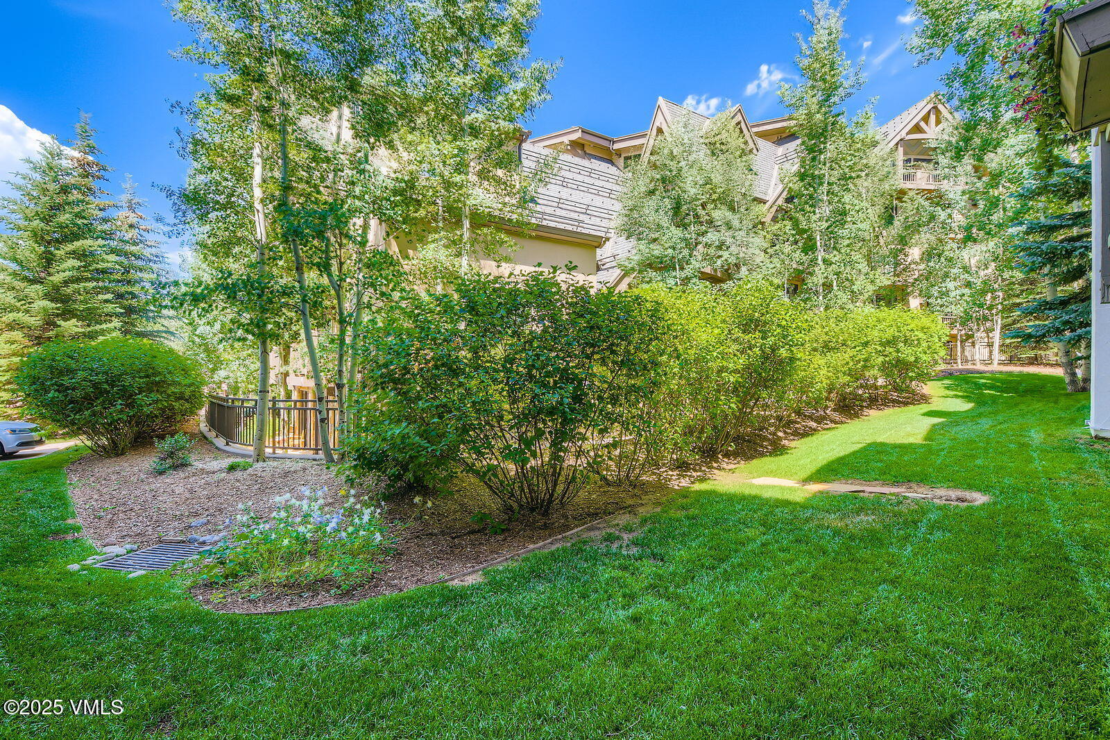 9 Vail Road, Unit 16 Vail, CO 81657 - Photo 6 of 24 9 Vail Road #16 - Web Quality - 010 - 13