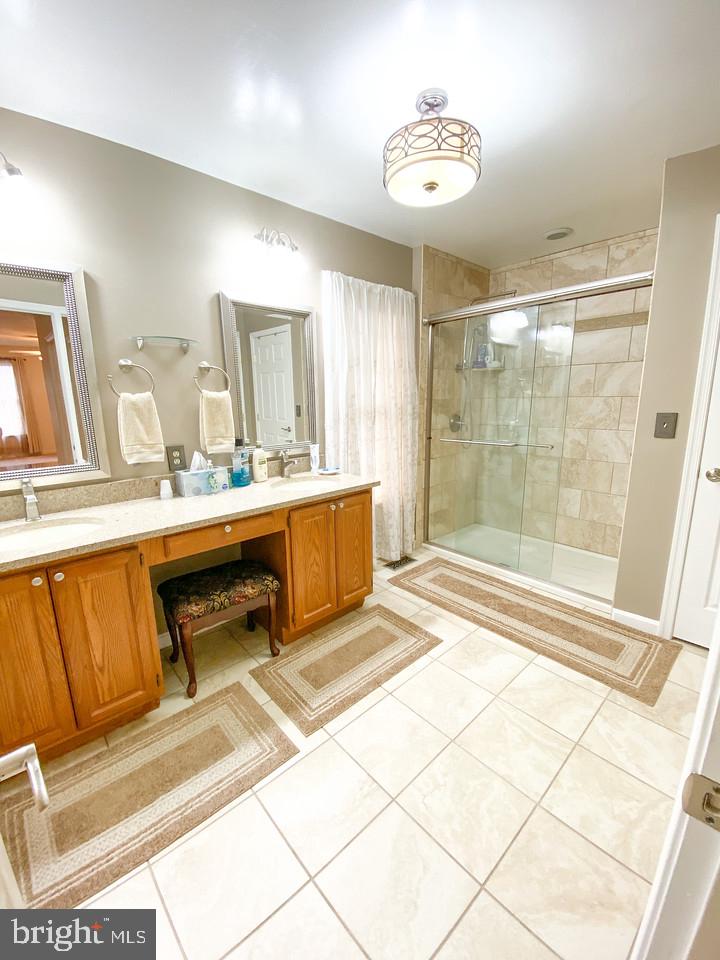567 Pasture Brook Road Severn, MD 21144 - Photo 21 of 40 Master bath room. Double sinks, walk-in shower.