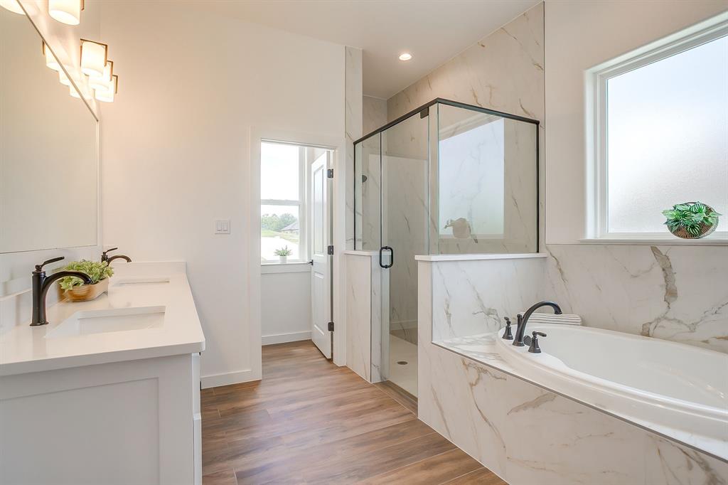 9012 Valley Oak Court Springtown, TX 76082 - Photo 29 of 40 a bathroom with a bathtub and a sink