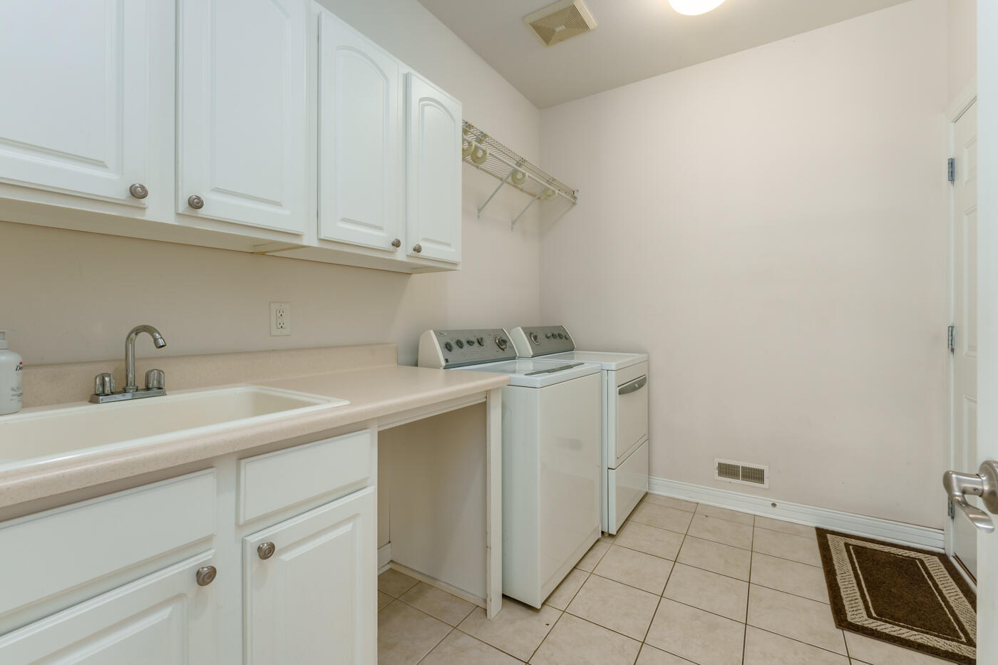 6036 Waters Ridge Court Kalamazoo, MI 49009 - Photo 16 of 46 LC-Waters_Ridge_6036_Kalamazoo_49009-19