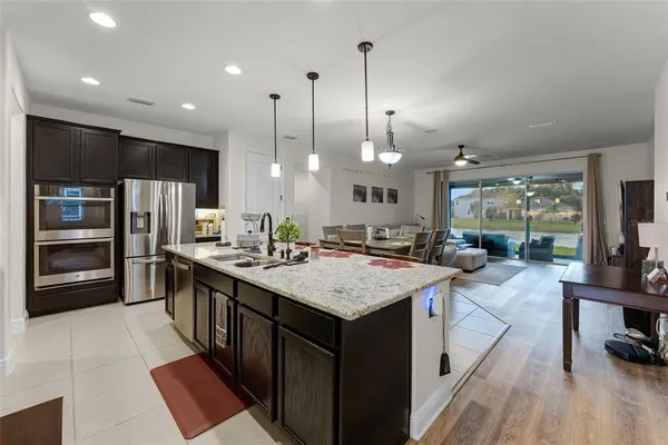 a large kitchen with kitchen island a large island in it