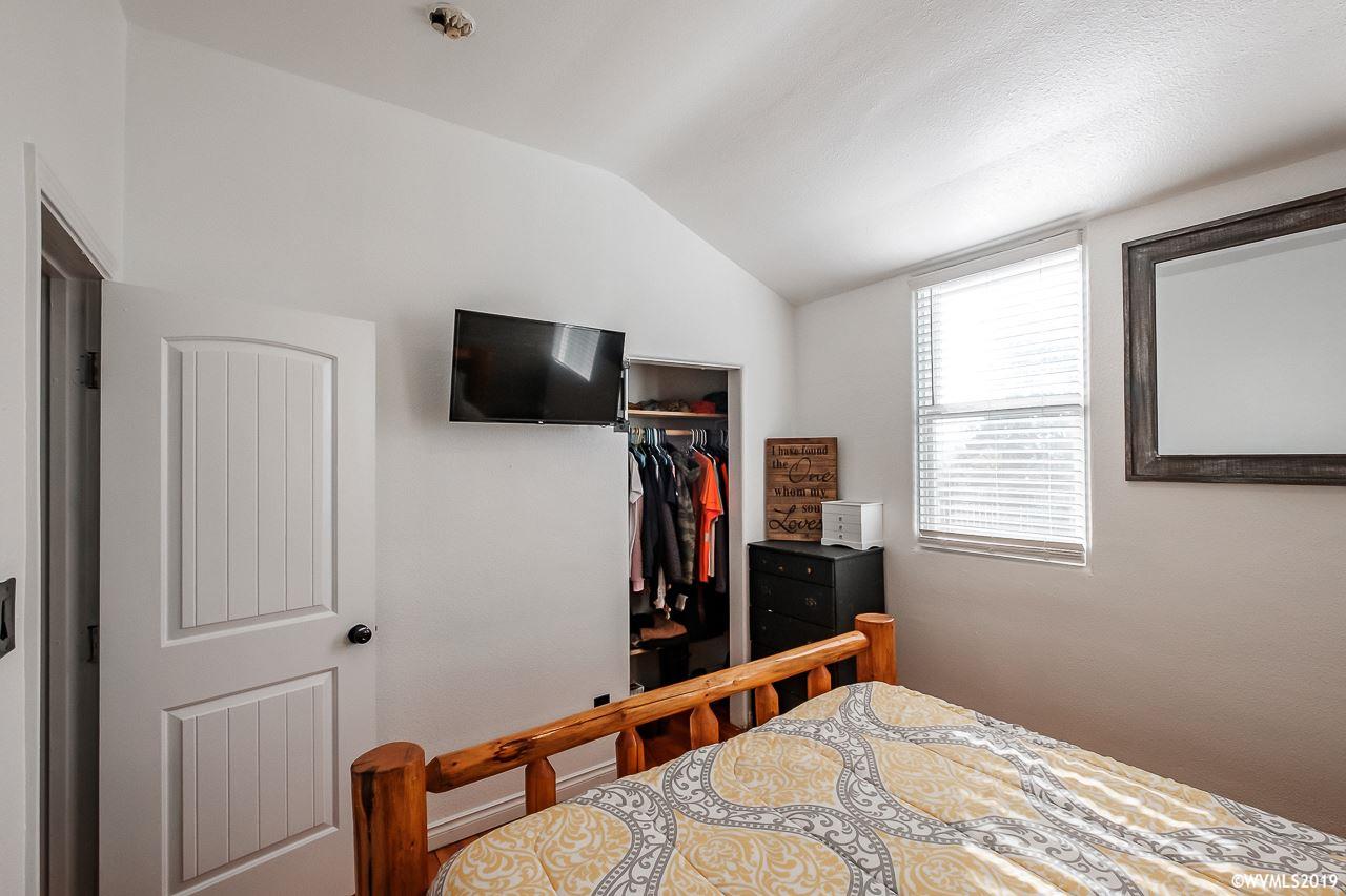 1757 Talbot Road Southeast Jefferson, OR 97352 - Photo 15 of 32 Gallery Image 15