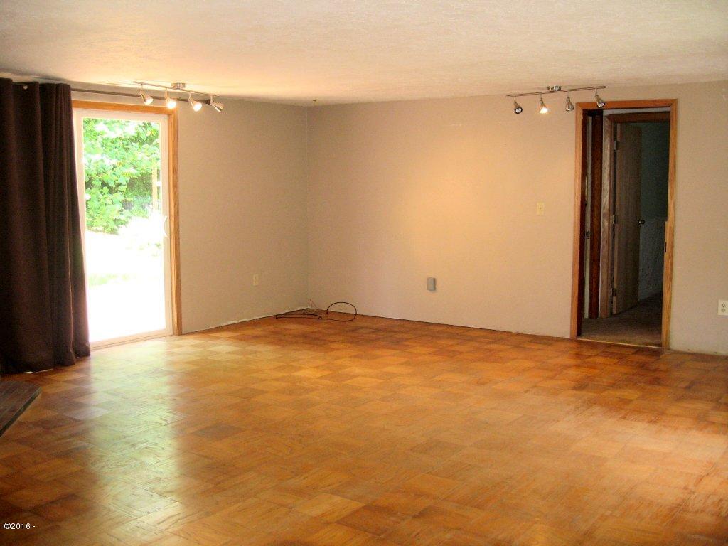 11 Schlecht Road Toledo, OR 97391 - Photo 18 of 27 Living Room view 1