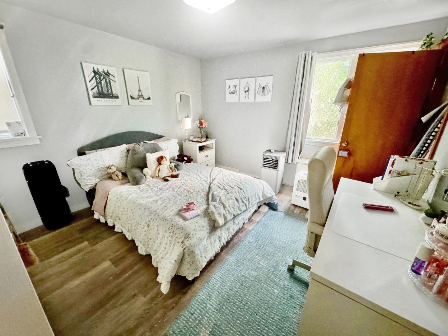 47 Quenames Road Chilmark, MA 02535 - Photo 5 of 8 a bed room with a bed and a couch