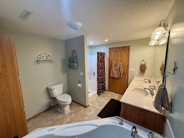 $429,000 | 5020 State Road, Montevideo, MN 56265