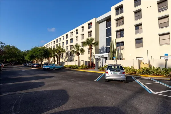 $169,000 | 701 South Madison Avenue, Unit 502, Clearwater, FL 33756