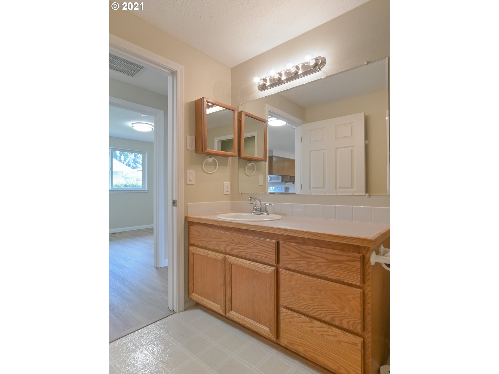 986 West L Street Springfield, OR 97477 - Photo 14 of 28