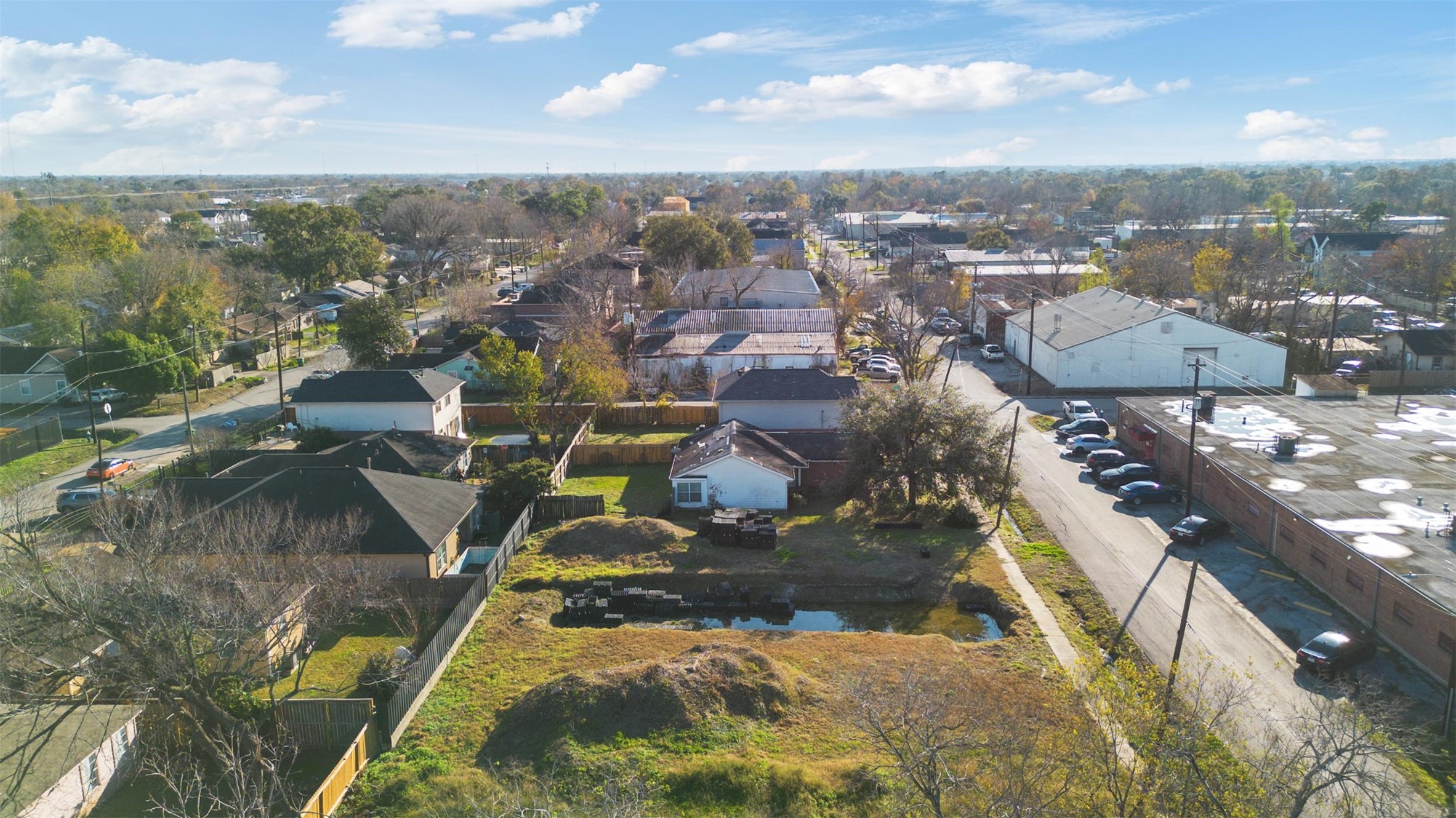 6019 England Street Houston, TX 77021 - Photo 13 of 21 a view of a city