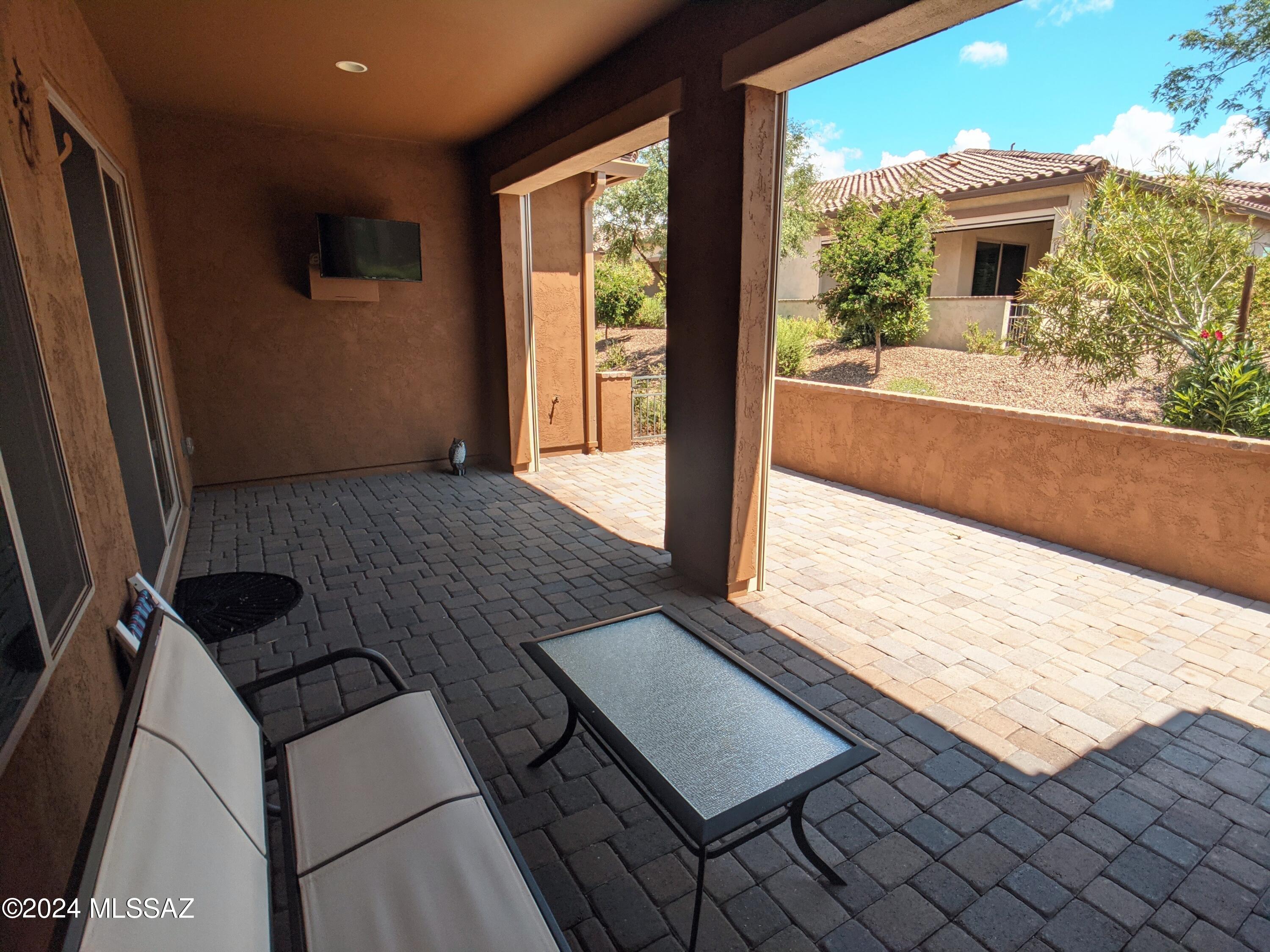 61021 East Slate Road Oracle, AZ 85623 - Photo 10 of 18 a view of a living room and a window