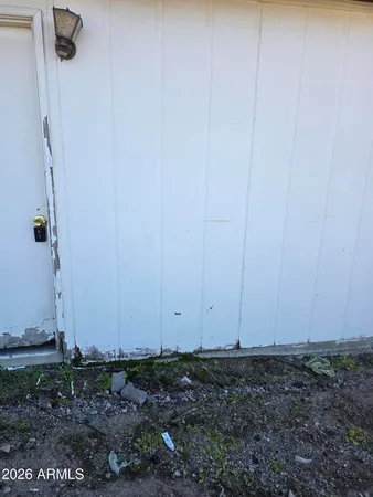 a view of a backyard door of the house