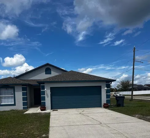 $1,760 | 542 Lakeview Court, Kissimmee, FL 34759