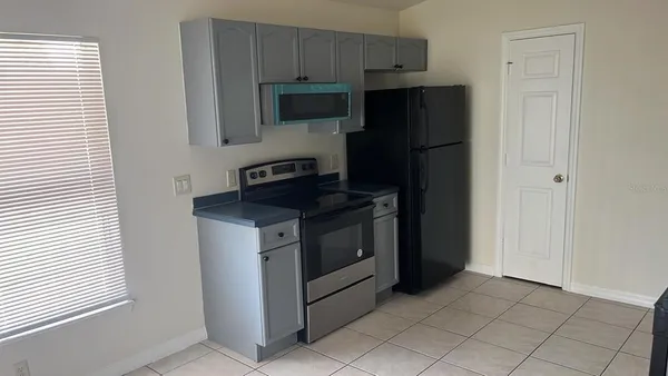 $1,760 | 542 Lakeview Court, Kissimmee, FL 34759