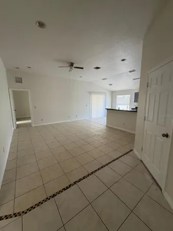 $1,760 | 542 Lakeview Court, Kissimmee, FL 34759