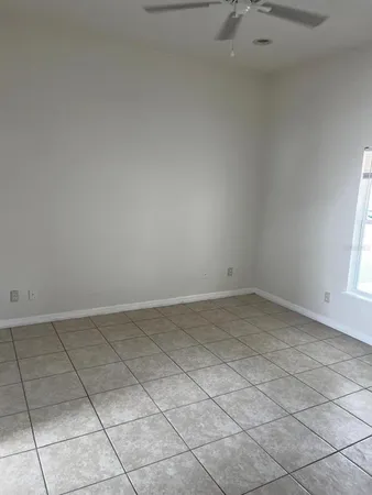 $1,760 | 542 Lakeview Court, Kissimmee, FL 34759