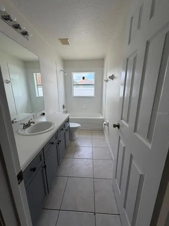 $1,760 | 542 Lakeview Court, Kissimmee, FL 34759
