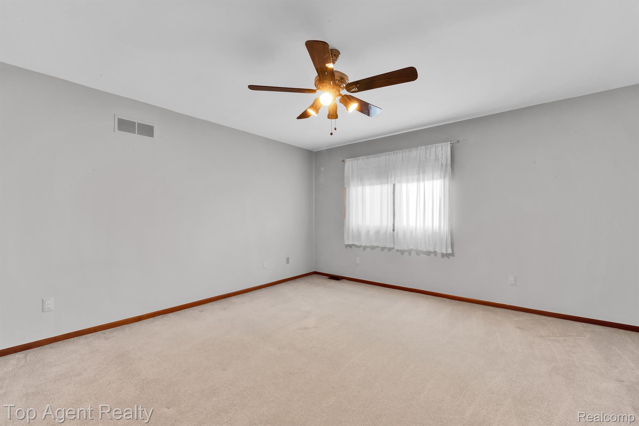 4871 Rivers Edge Drive Troy, MI 48098 - Photo 22 of 48