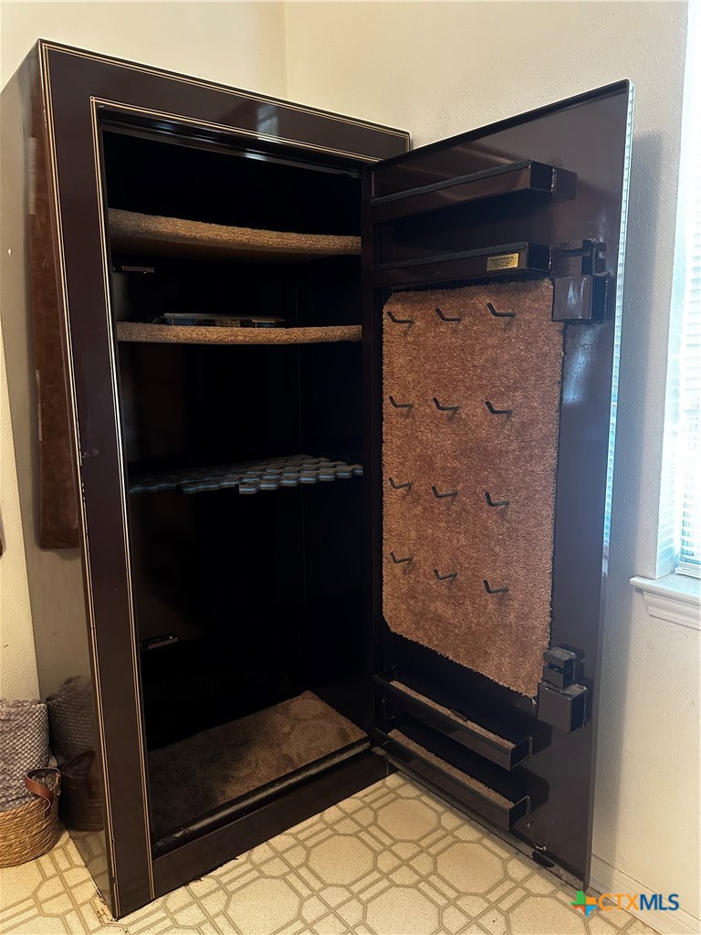 23168 Wolfridge Road Killeen, TX 76549 - Photo 12 of 40 Gun safe