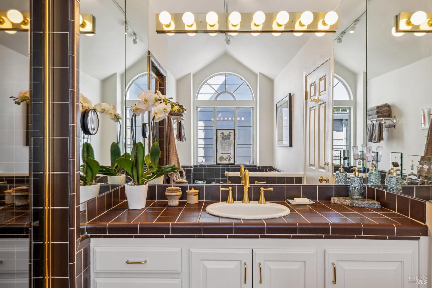 24 Mooring Road San Rafael, CA 94901 - Photo 35 of 71 Primary bathroom offers spa-like amenities including separate steam shower and soaking tub along with heated flooring.