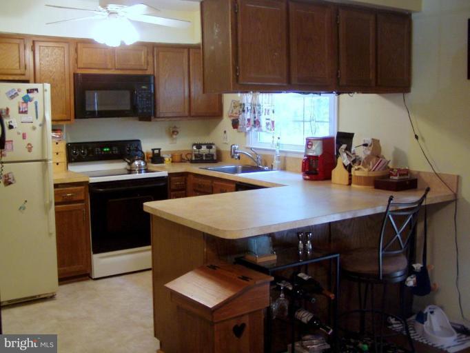 208 Finale Terrace Silver Spring, MD 20901 - Photo 9 of 12 Kitchen