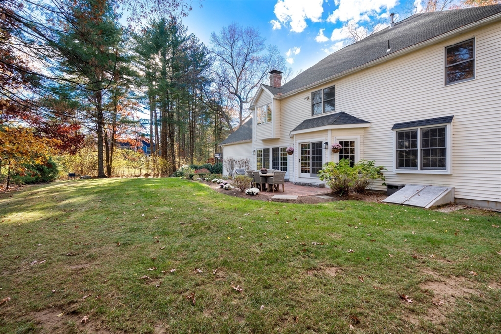 340 Dutton Road Sudbury, MA 01776 - Photo 4 of 42