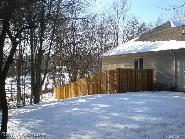2747 Ray Road Oxford, MI 48370 - Photo 35 of 38 NEW PRIVACY FENCE