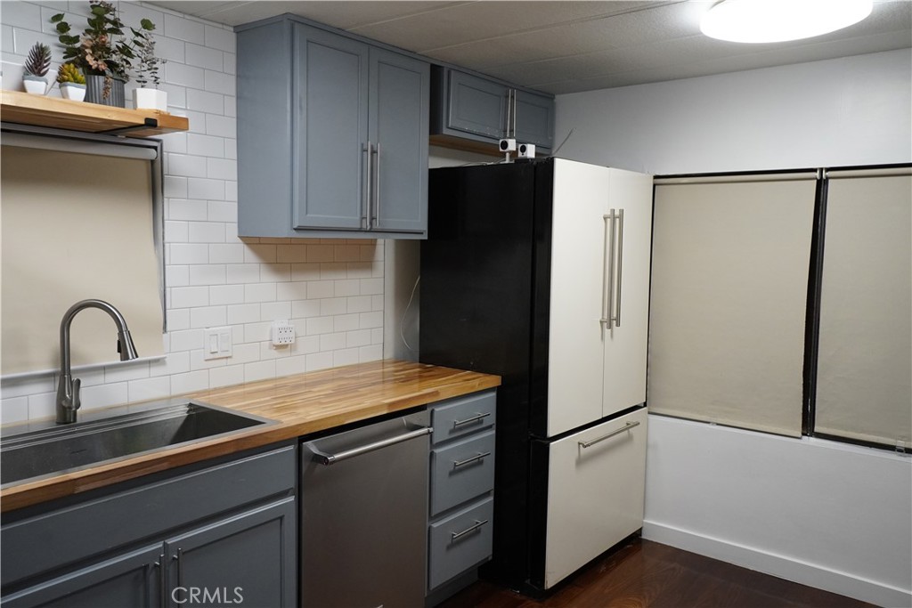 732 East Rte 66, Unit 4 Glendora, CA 91740 - Photo 5 of 11 Kitchen 2