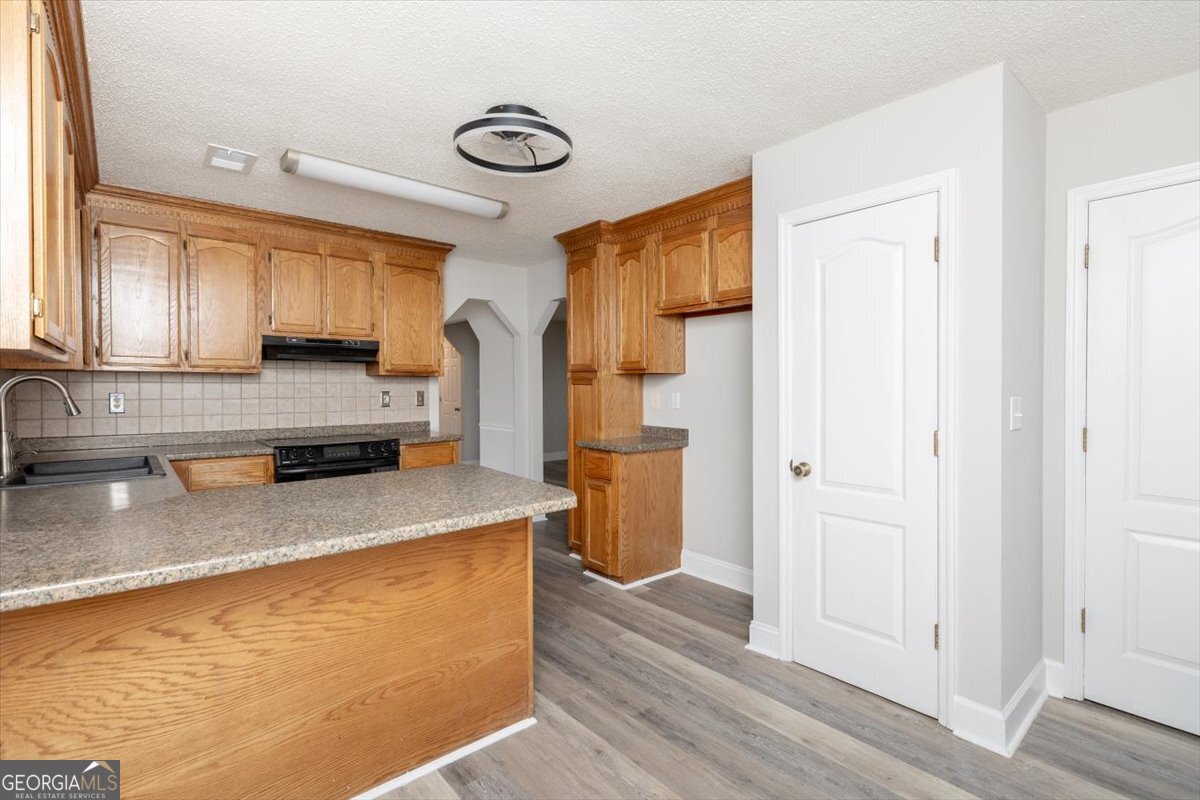 1027 Kathryn Ryals Road Warner Robins, GA 31088 - Photo 22 of 54 a kitchen with stainless steel appliances granite countertop a refrigerator a stove and a sink with granite countertops