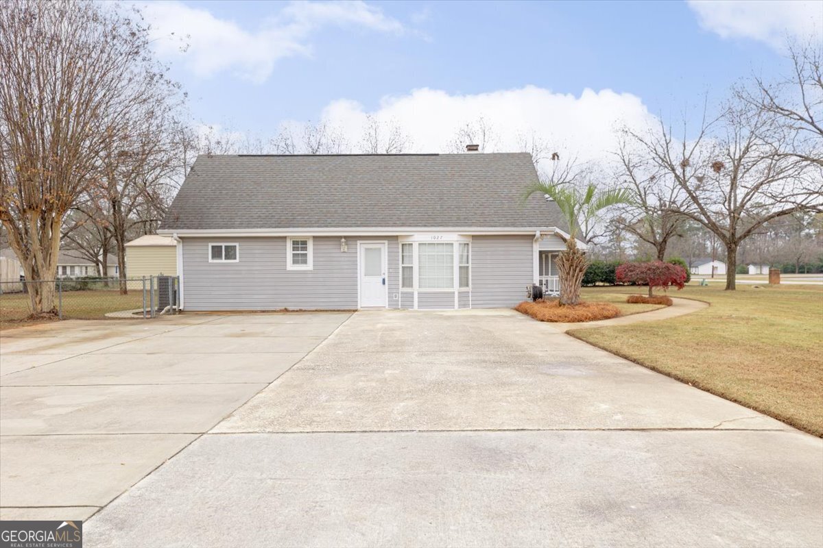 1027 Kathryn Ryals Road Warner Robins, GA 31088 - Photo 7 of 54 a view of a white house with a outdoor space