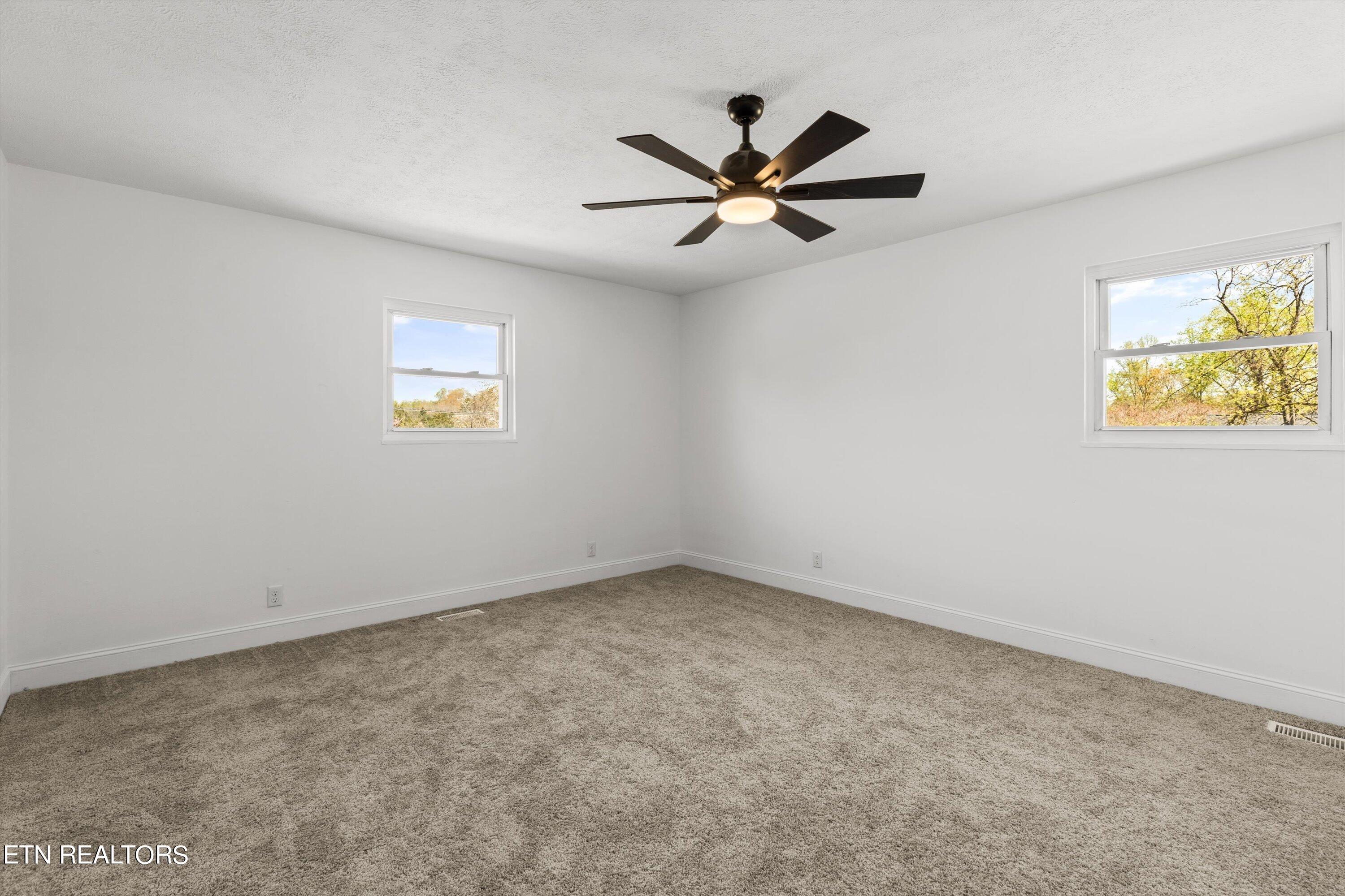 8248 Spruceland Road Powell, TN 37849 - Photo 27 of 44 28-8248SprucelandRd25