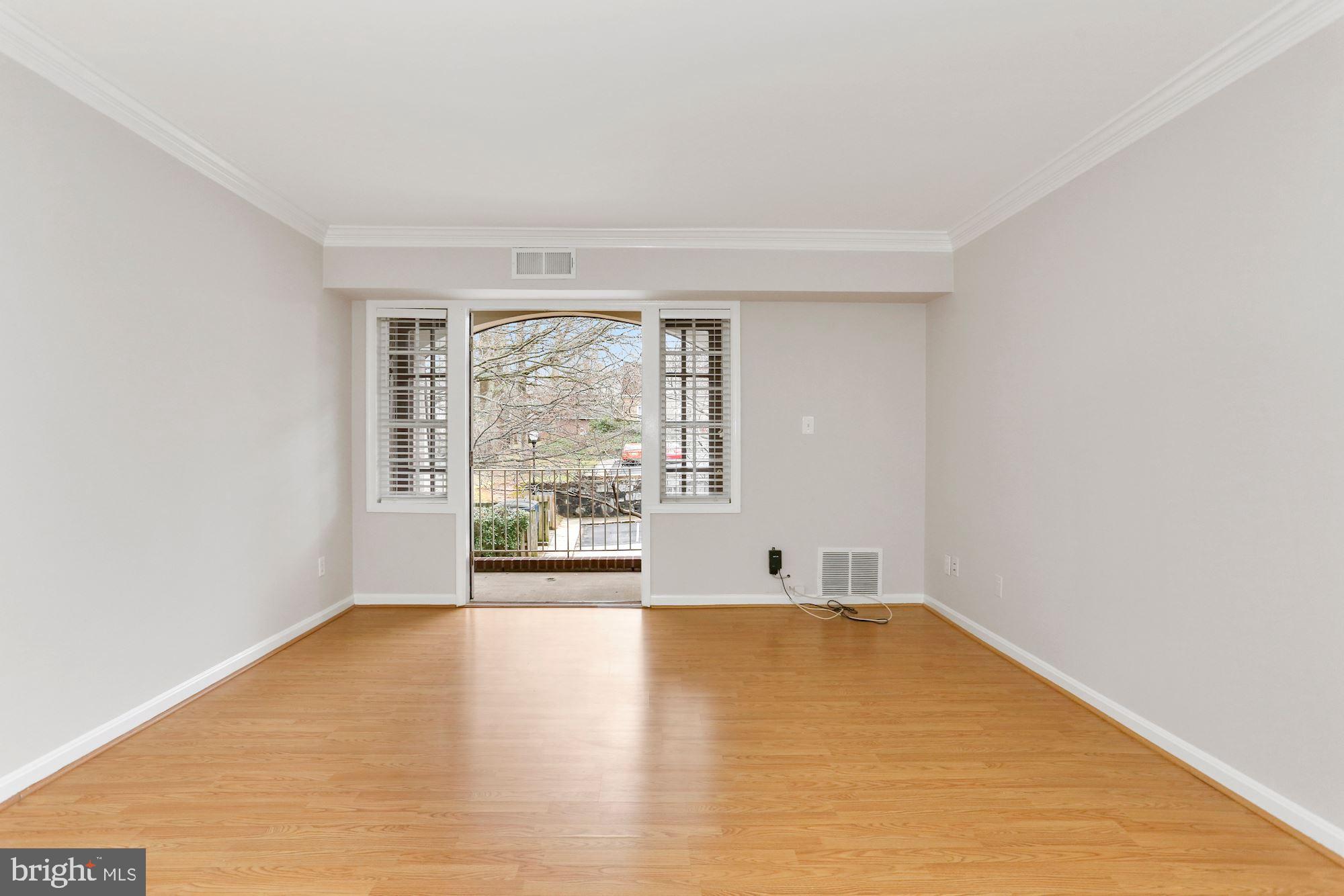 8110 Colony Point Road, Unit 218 Springfield, VA 22152 - Photo 5 of 40 Living Room view