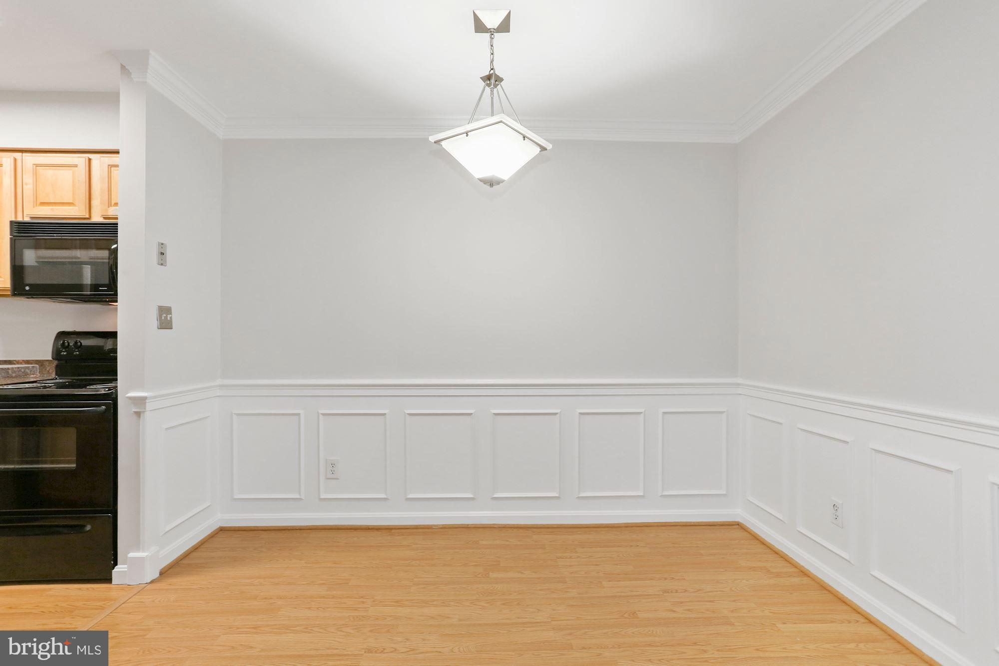 8110 Colony Point Road, Unit 218 Springfield, VA 22152 - Photo 10 of 40 Dining Area w/crown molding & chair rail