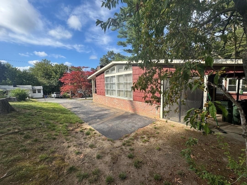 2 Larch Road Georgetown, MA 01833 - Photo 4 of 20 Gallery Image 4