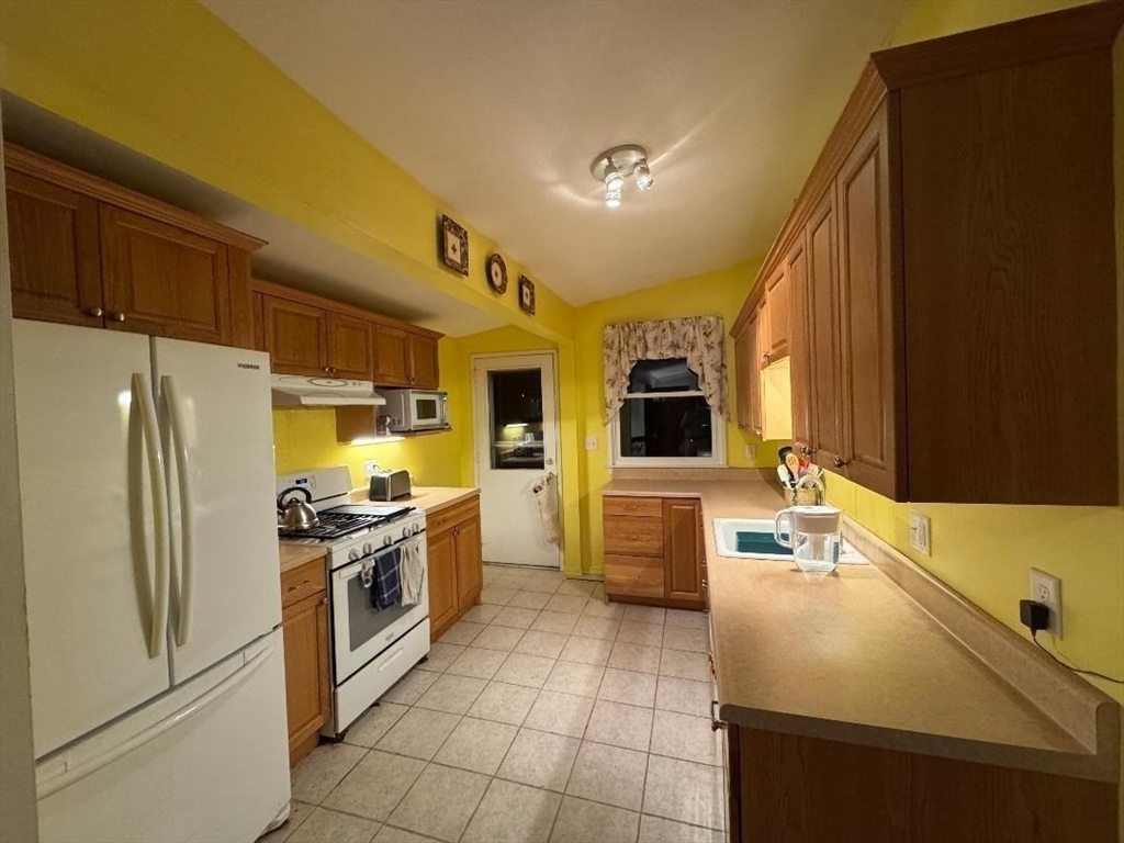 2 Larch Road Georgetown, MA 01833 - Photo 5 of 20 Gallery Image 5