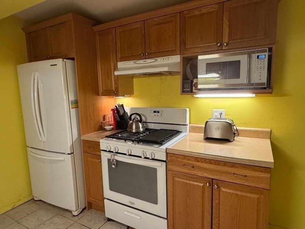 2 Larch Road Georgetown, MA 01833 - Photo 6 of 20 Gallery Image 6