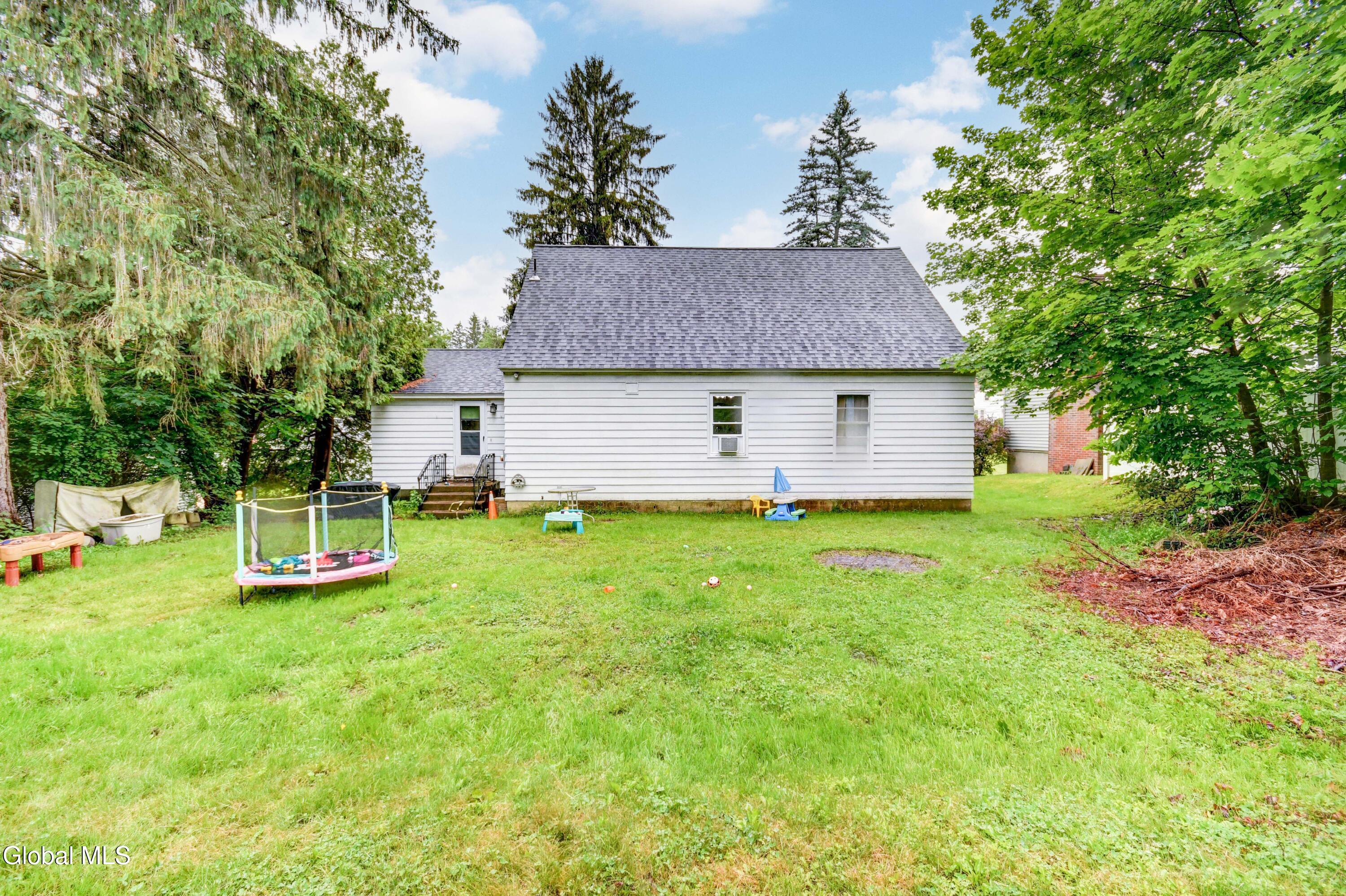 195 Northampton Road Amsterdam, NY 12010 - Photo 28 of 34 195 Northampton-40
