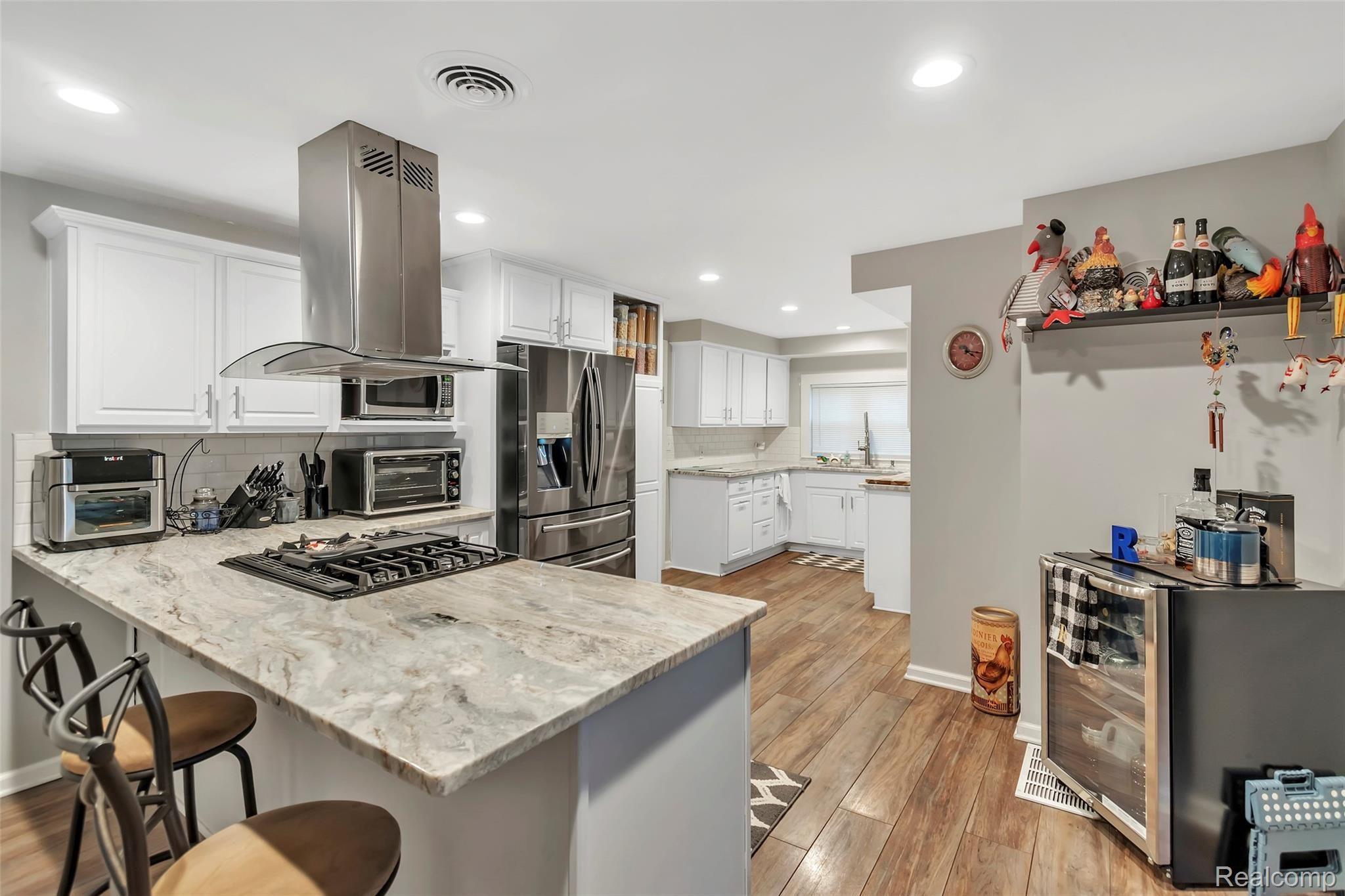 7293 Davison Road Davison, MI 48423 - Photo 16 of 35 7293-Davison-Rd-Davison-MI-windowstill-15.jpg