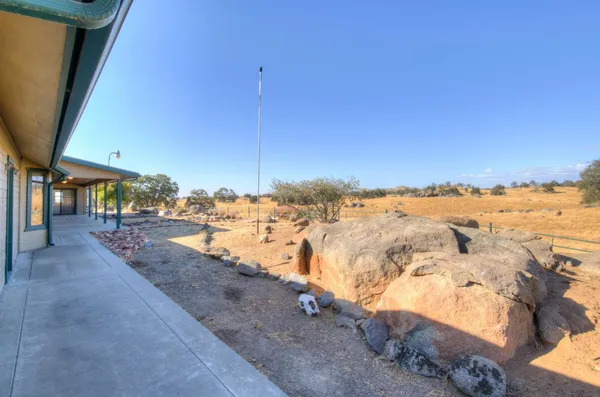 $2,400 | 19580 Watts Valley Road, Sanger, CA 93657