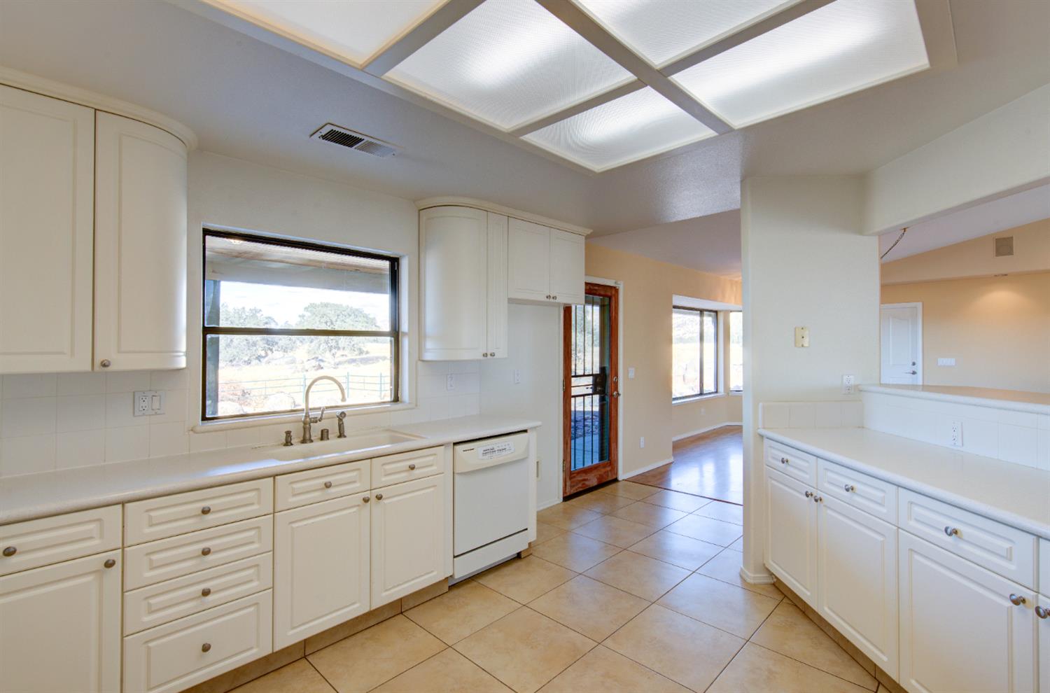 19580 Watts Valley Road Sanger, CA 93657 - Photo 9 of 22