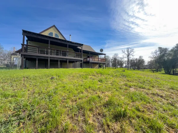 $569,000 | 13672 Twin Lakes Lane, Redding, CA 96003