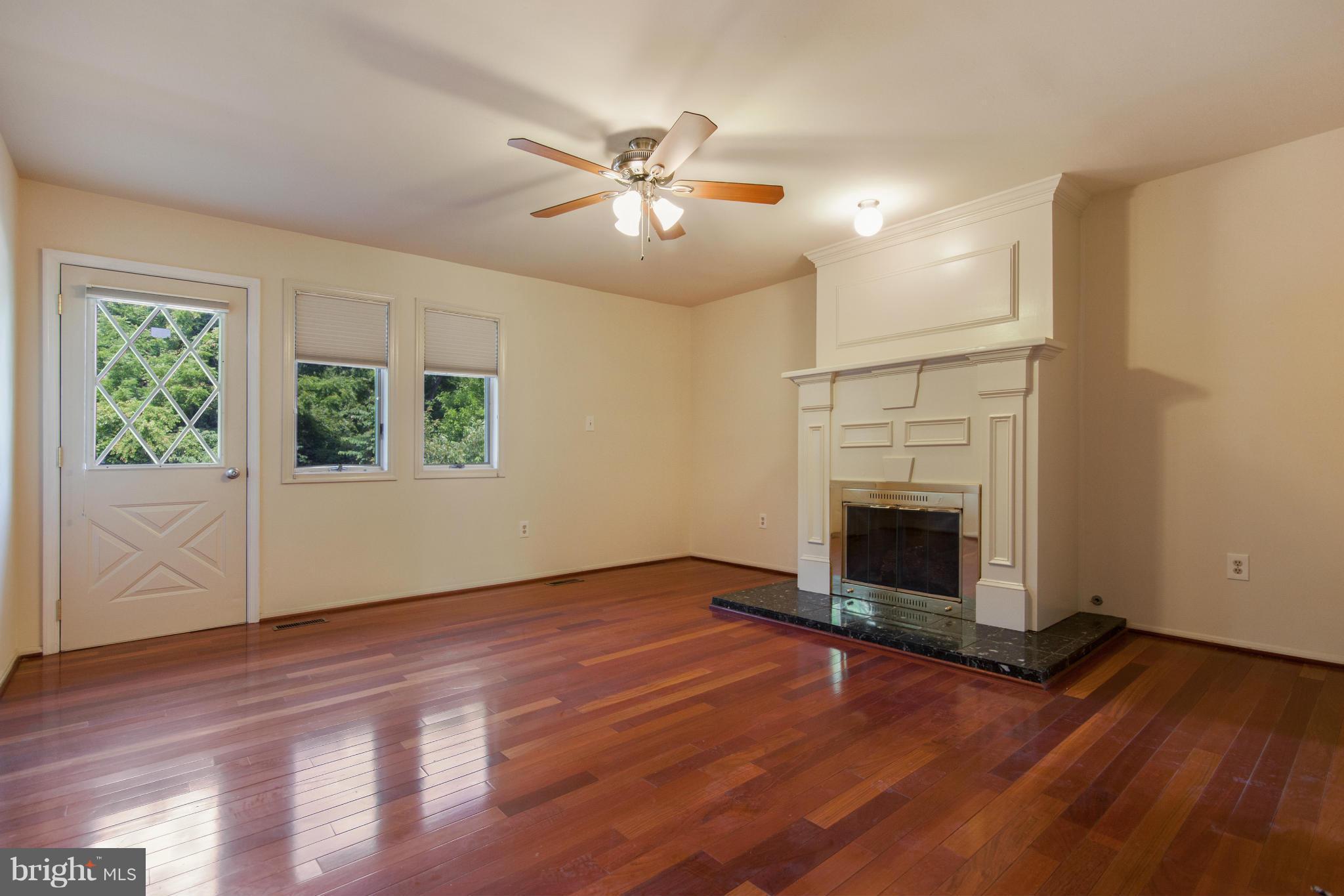 9002 Stonewall Road Manassas, VA 20110 - Photo 12 of 30 Family Room