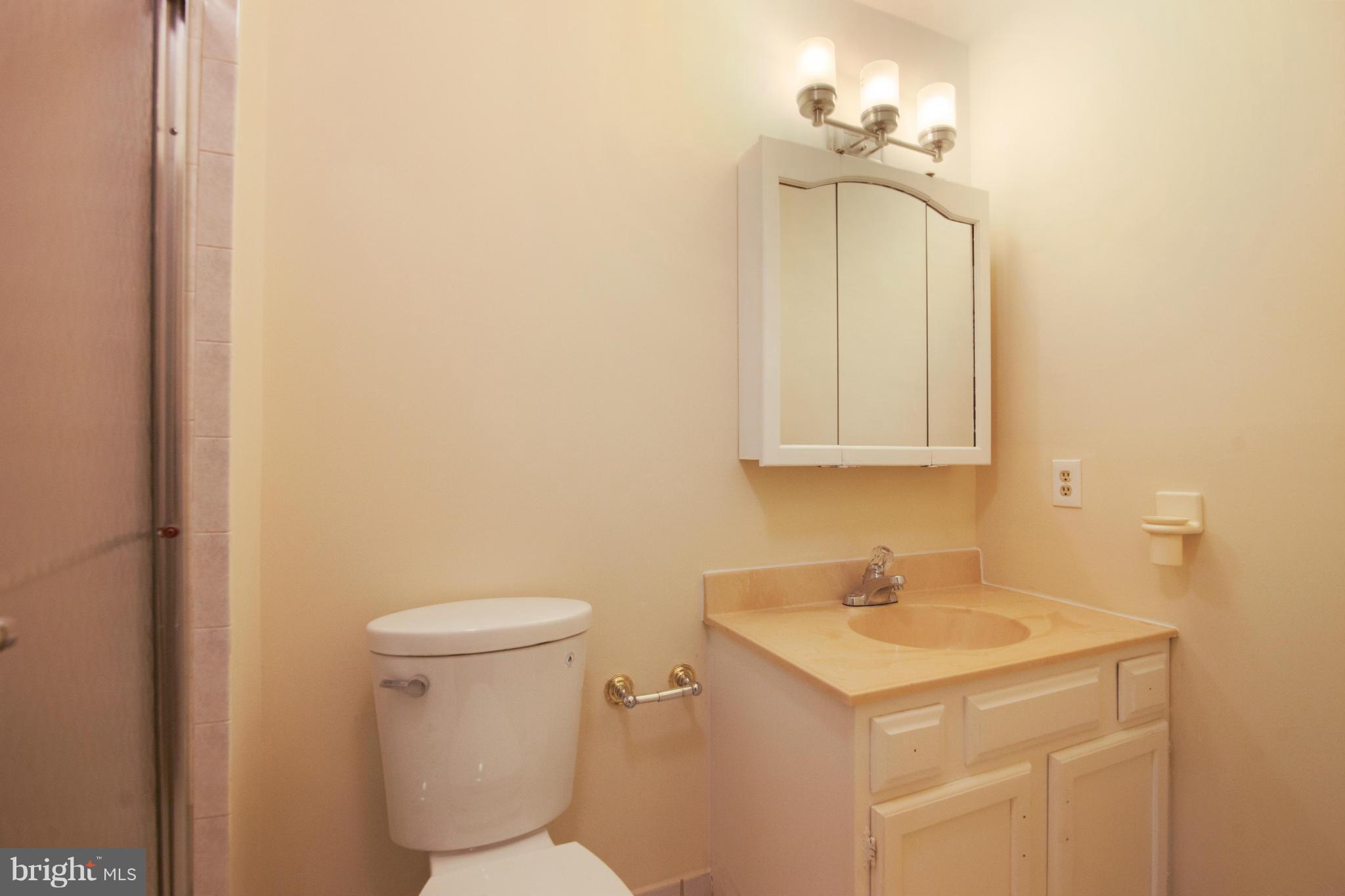 9002 Stonewall Road Manassas, VA 20110 - Photo 17 of 30 Bath