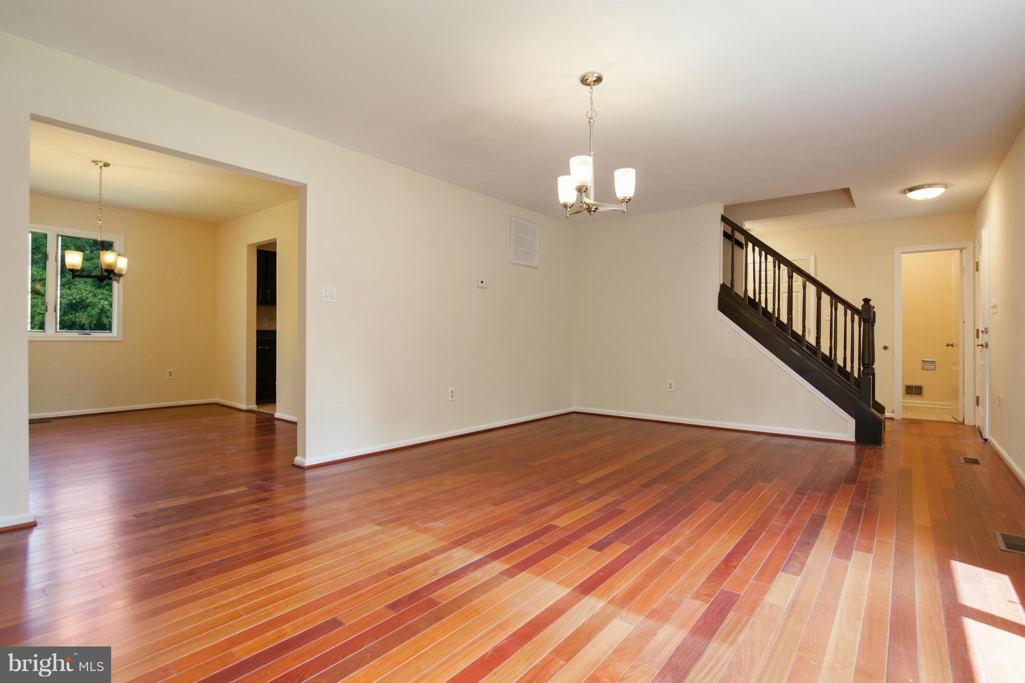 9002 Stonewall Road Manassas, VA 20110 - Photo 5 of 30 Living Room