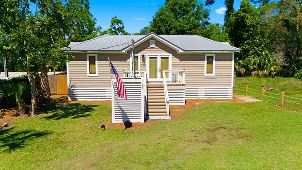 $249,900 | 10 Bayview Drive, Apalachicola, FL 32320