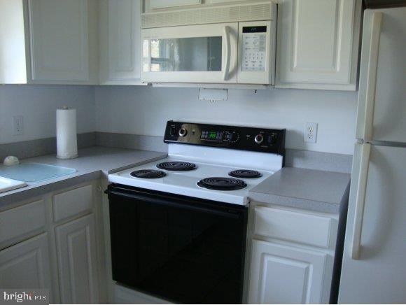 8 A Cranberry Road Manahawkin, NJ 08050 - Photo 7 of 21 Gallery Image 7