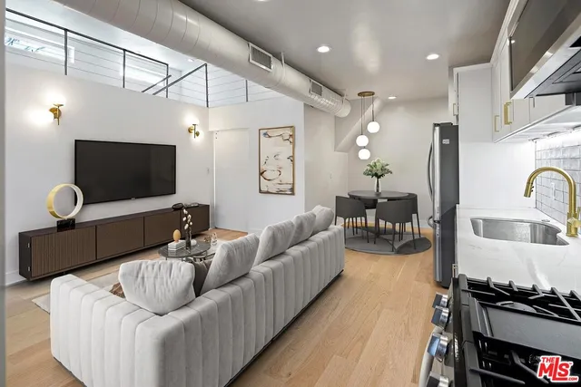 $2,995,000 | 1411 Cloverfield Boulevard, Santa Monica, CA 90404