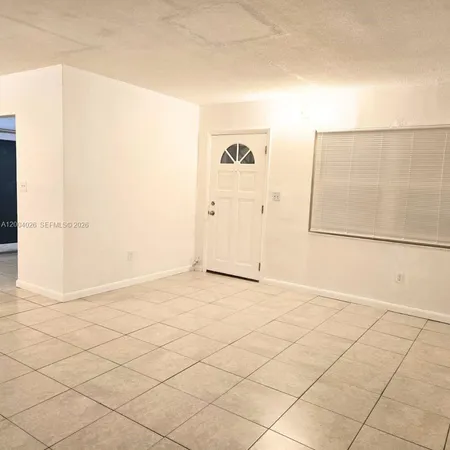 $2,400 | 2210 Southwest 46th Court, Unit 4, Dania Beach, FL 33312